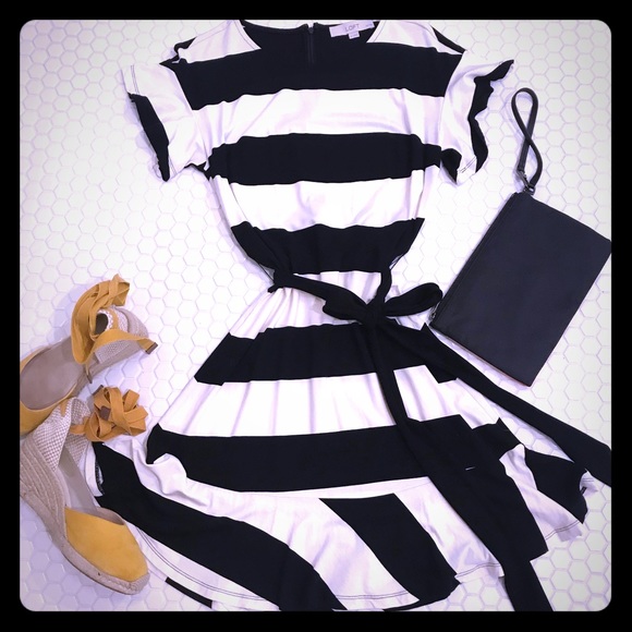 LOFT Dresses & Skirts - LOFT black & white ruffle mini dress. Size 4P.